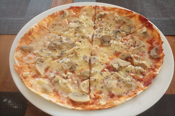 garlic and mushroom pizza